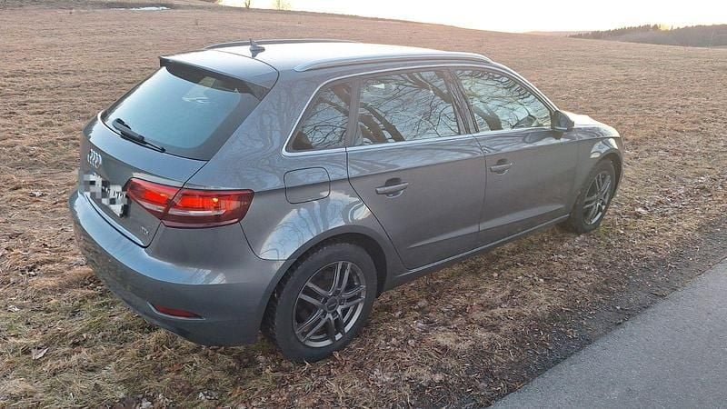 Gebraucht Audi A3 150 PS (110 kW) 2019 Grau Limousine