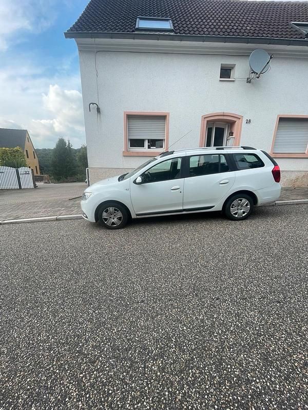 Weiß Gebraucht 2017 Dacia Logan Limousine | 6.350 € (Guter Preis) - Bild 1/4