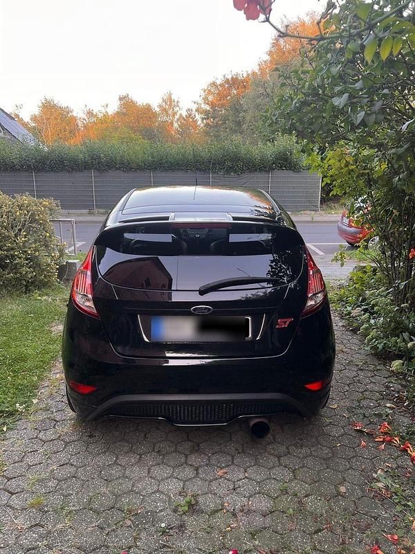 Gebraucht Ford Fiesta 182 PS (133 kW) 2015 Schwarz Coupé