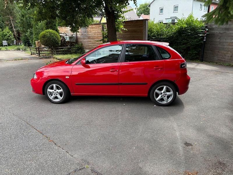 Rot Gebraucht 2006 Seat Ibiza Sport Limousine | 2.200 € (Etwas zu teuer) - Bild 1/4