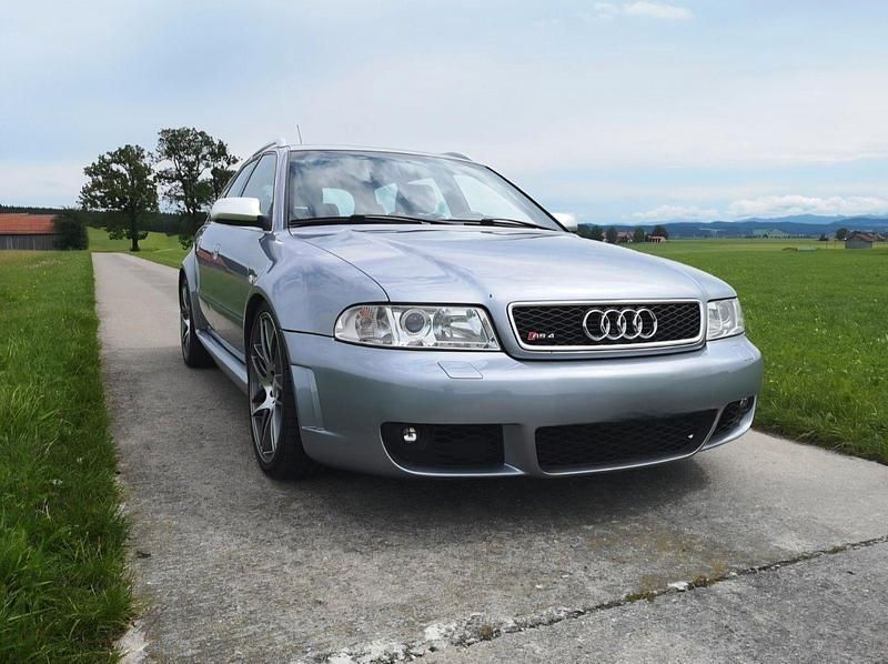 Silber Gebraucht 2001 Audi RS4 Sport Kombi | 42.927 € - Bild 1/4