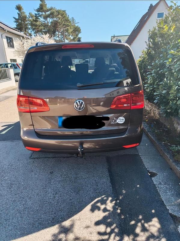 Gebraucht VW Touran 105 PS (77 kW) 2011 Braun Van / Kleinbus