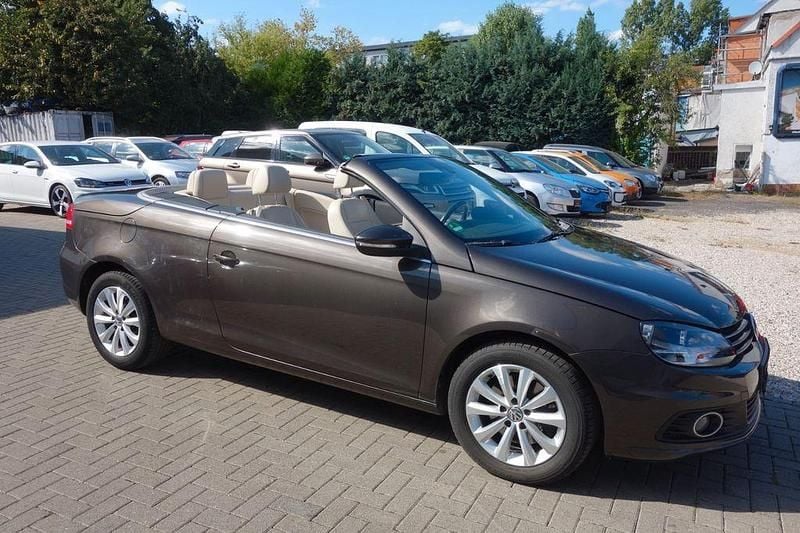Braun Gebraucht 2015 VW Eos Cabrio | 12.490 € (Guter Preis) - Bild 1/4