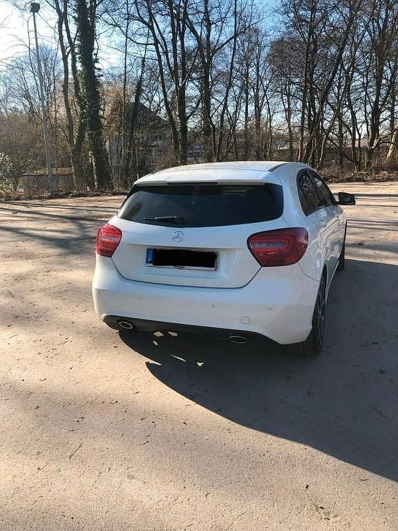 Gebraucht Mercedes A180 Edition 122 PS (89 kW) 2014 Weiß Limousine