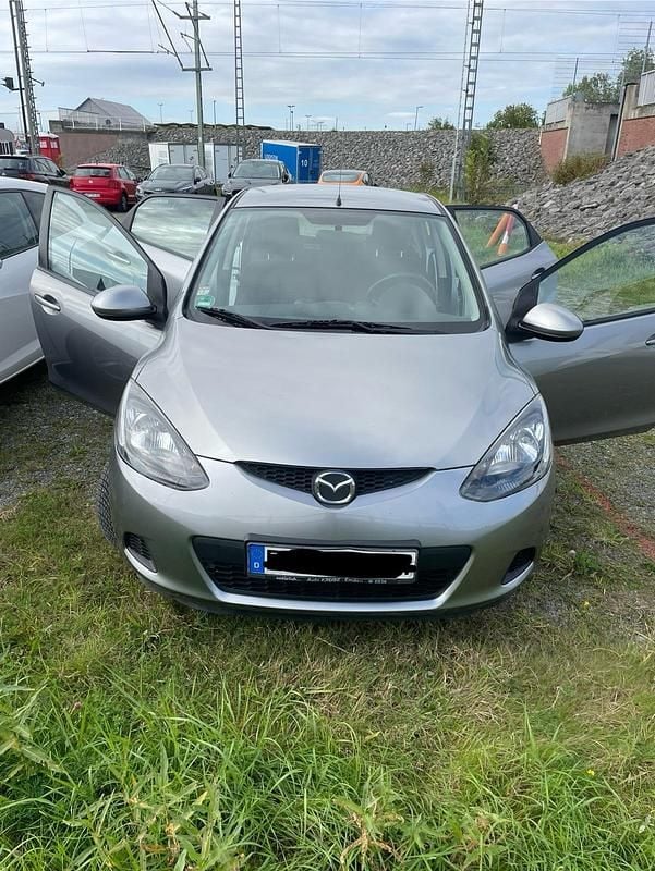 Silber Gebraucht 2010 Mazda 2 Independence Limousine | 4.900 € (Fairer Preis) - Bild 1/2