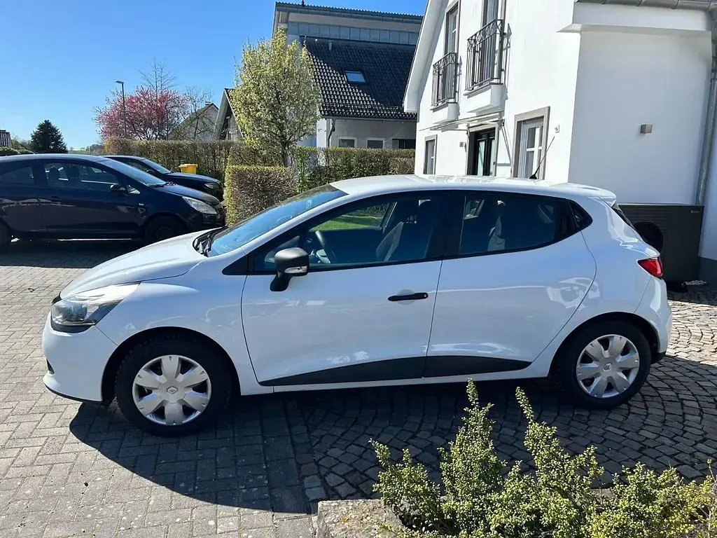Gebraucht Renault Clio 73 PS (53 kW) 2016 Weiß Limousine