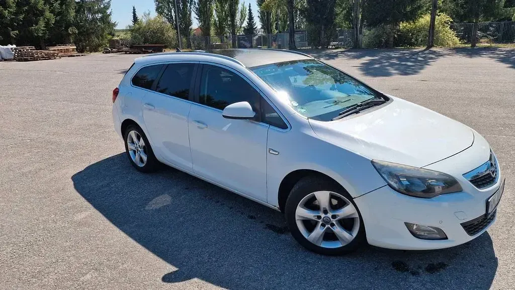 Gebraucht Opel Astra Innovation 110 PS (80 kW) 2012 Weiß Kombi