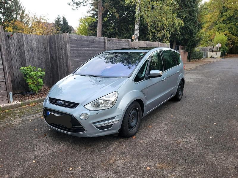 Silber Gebraucht 2014 Ford S-MAX Titanium Van / Kleinbus | 6.900 € (Etwas zu teuer) - Bild 1/4