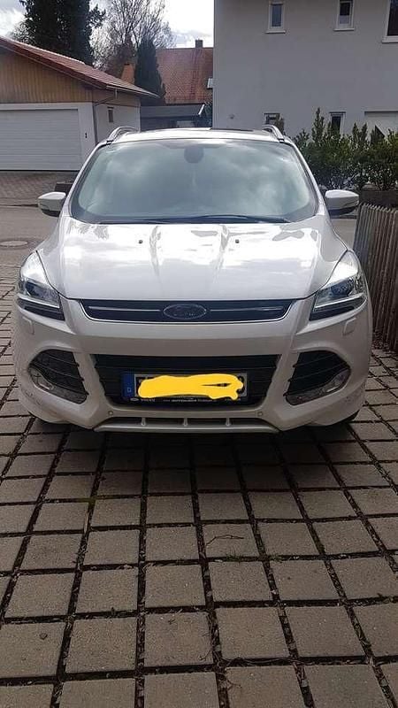 Weiß Gebraucht 2015 Ford Kuga Individual SUV | 10.500 € (Superpreis) - Bild 1/4