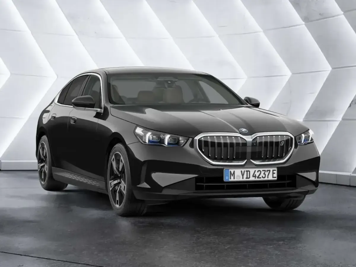 Neu BMW i5 Sport Line 250 kW (340 PS) 2026 Black sapphire Limousine