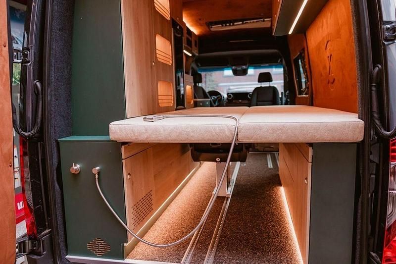 Gebraucht Mercedes Sprinter 190 PS (139 kW) 2025 Grau Van