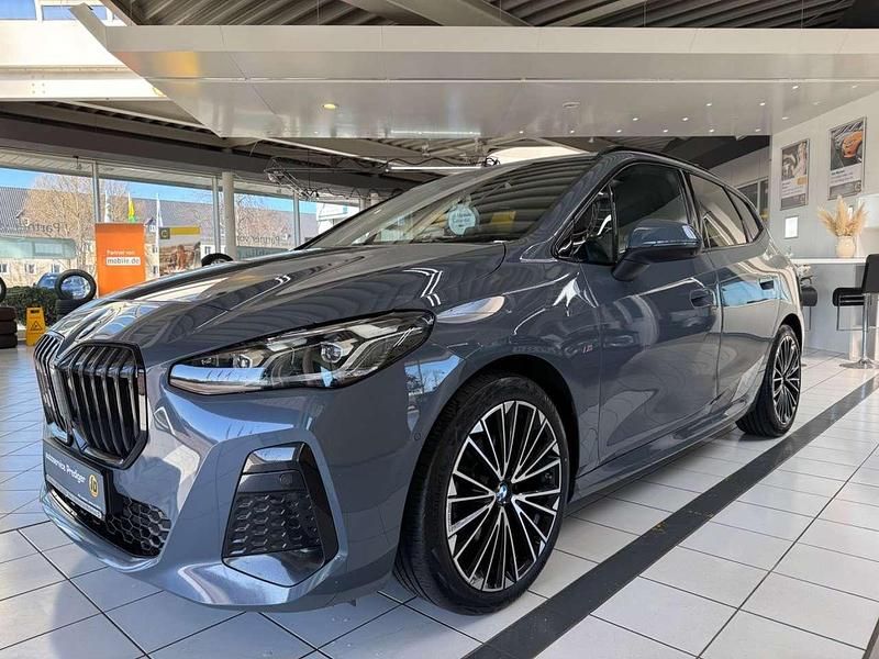 Storm bay metallic Gebraucht 2023 BMW 218 M Sport Van / Kleinbus | 27.850 € (Fairer Preis) - Bild 1/4