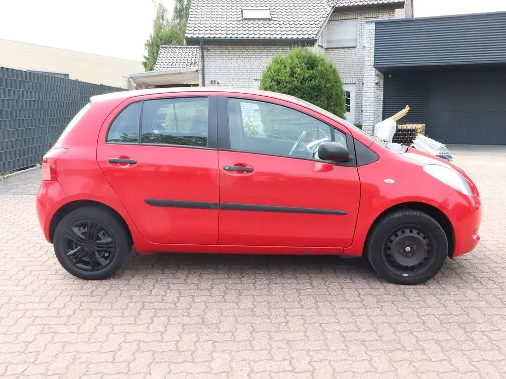 Gebraucht Toyota Yaris Cool 69 PS (50 kW) 2008 Rot Kleinwagen