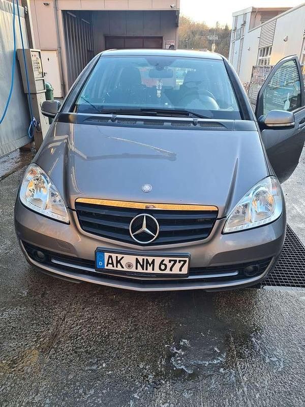 Gebraucht Mercedes A160 Elegance 95 PS (69 kW) 2011 Grau Limousine