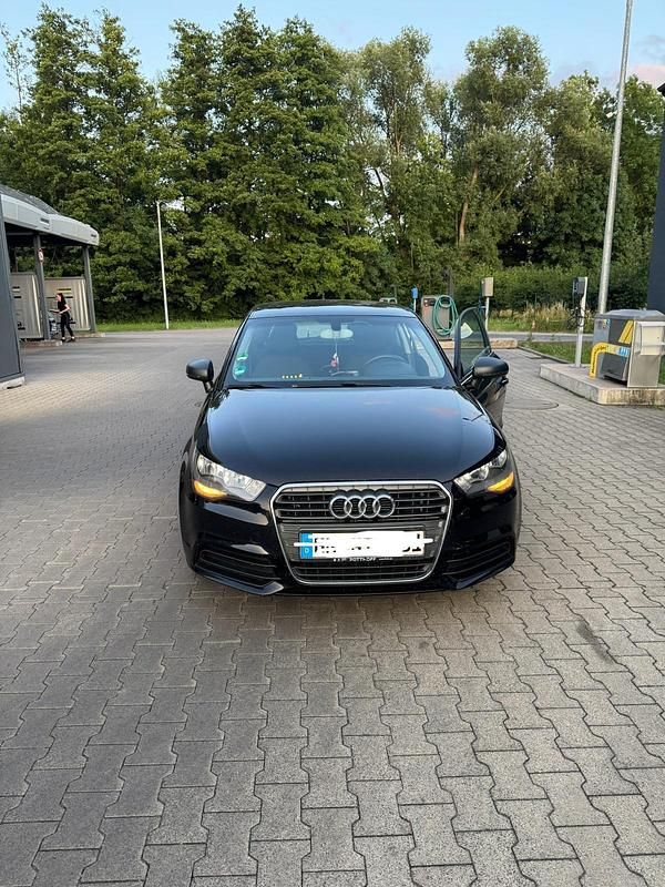 Schwarz Gebraucht 2011 Audi A1 Attraction Kleinwagen | 3.200 € (Superpreis) - Bild 1/4