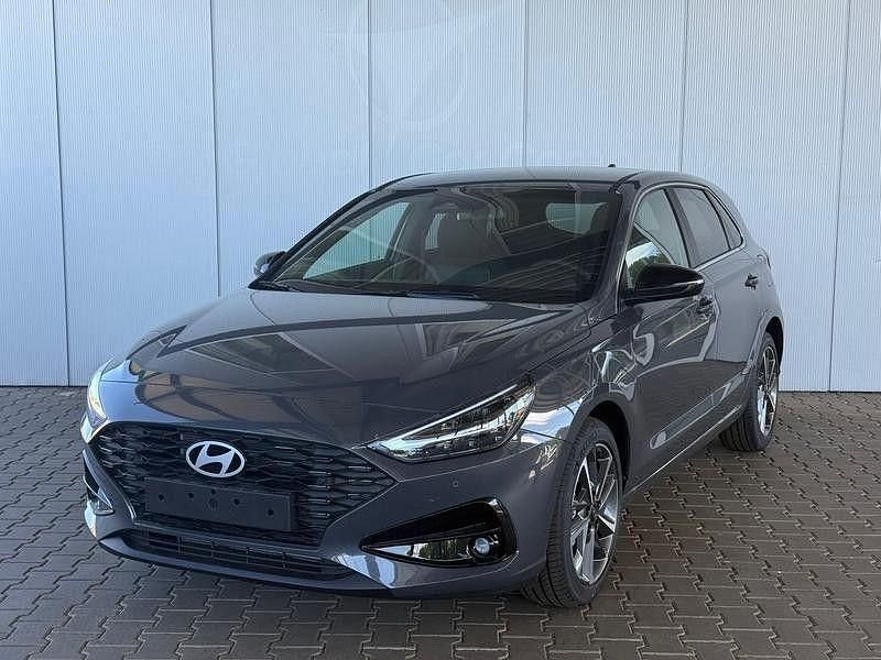 Neu Hyundai i30 140 PS (102 kW) 2025 Verschiedene farben Limousine