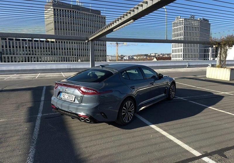 Gebraucht Kia Stinger GT-Line 200 PS (147 kW) 2018 Blau Kleinwagen