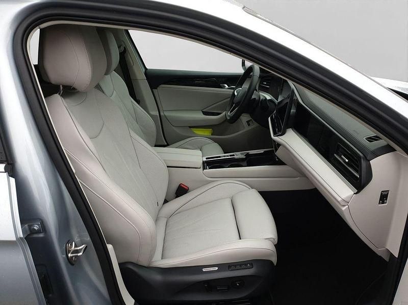 Gebraucht VW Passat Elegance 272 PS (200 kW) 2025 Silber Kombi