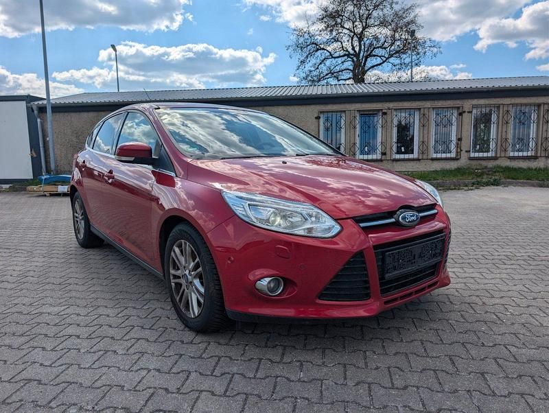Second-hand Ford Focus 125 CP (91 kW) 2012 Roșu Berlinǎ
