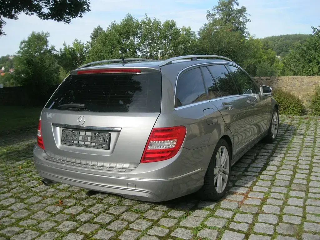 Gebraucht Mercedes C200 Elegance 184 PS (135 kW) 2012 Grau Limousine