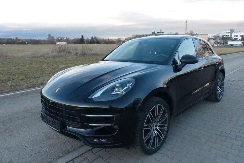 Gebraucht Porsche Macan Turbo Performance Package 441 PS (324 kW) 2017 Schwarz SUV