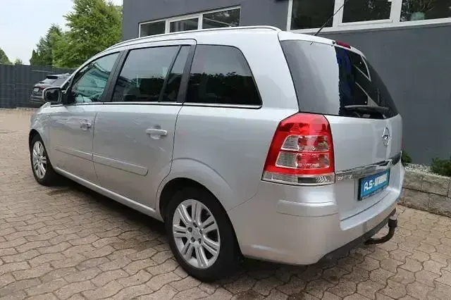 Gebraucht Opel Zafira Innovation 140 PS (102 kW) 2010 Silber Van / Kleinbus