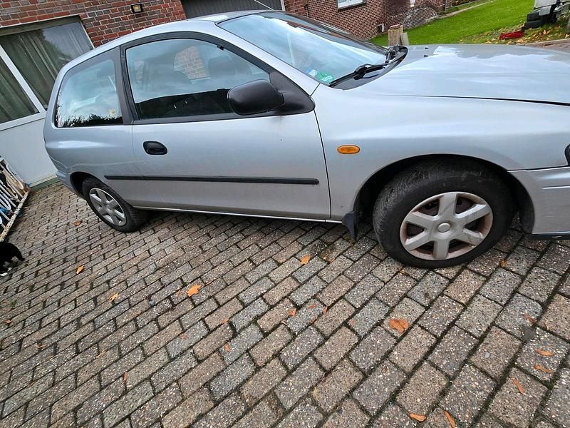 Grau Gebraucht 1997 Mazda 323F Kleinwagen | 600 € (Fairer Preis) - Bild 1/4