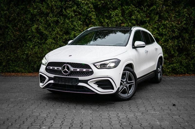 Weiß Neu 2025 Mercedes GLA200 Premium SUV | 42.190 € - Bild 1/4