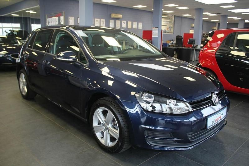 Blau Gebraucht 2016 VW Golf VII Comfortline Limousine | 12.980 € (Fairer Preis) - Bild 1/4