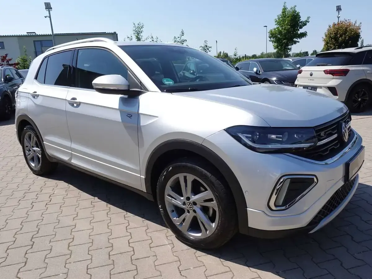 Gebraucht VW T-Cross R-line 150 PS (110 kW) 2025 Reflexsilber metallic SUV