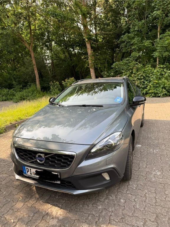 Grau Gebraucht 2015 Volvo V40 CC Momentum Kombi | 12.499 € (Fairer Preis) - Bild 1/4