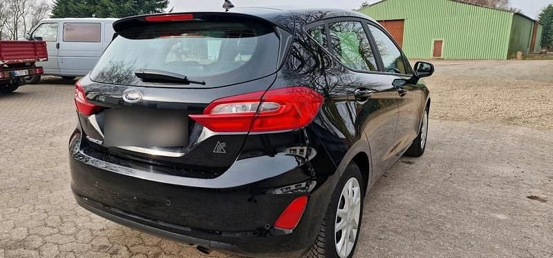 Gebraucht Ford Fiesta 101 PS (74 kW) 2018 Schwarz Kleinwagen
