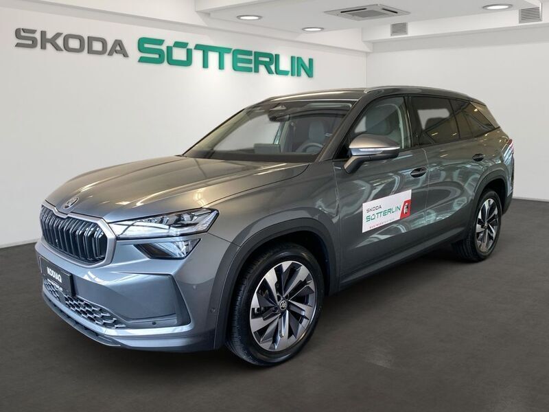 Graphitegrau metallic met. Gebraucht 2024 Skoda Kodiaq Selection SUV | 46.559 € (Fairer Preis) - Bild 1/4