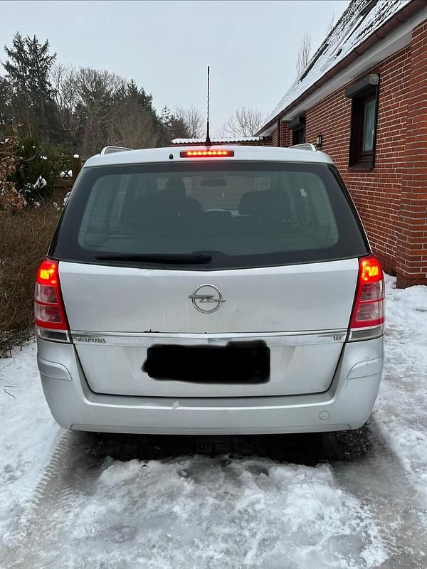 Gebraucht Opel Zafira 116 PS (85 kW) 2008 Silber Van / Kleinbus