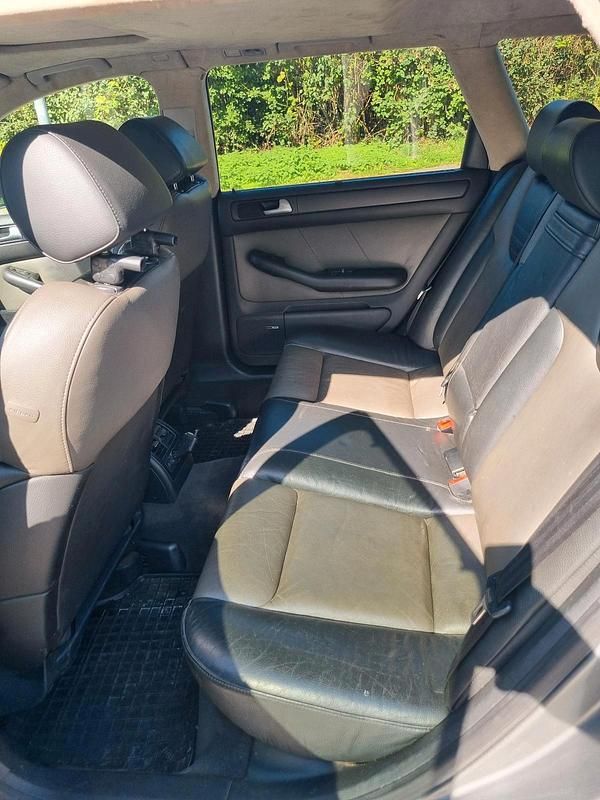 Grau Gebraucht 2004 Audi A6 Kombi | 3.000 € (Superpreis) - Bild 1/4