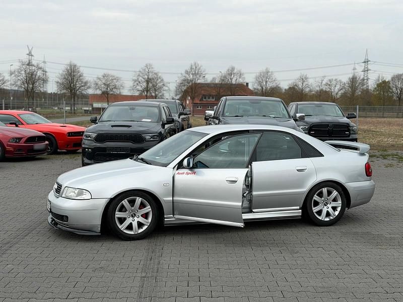 Second-hand Audi A4 100 CP (73 kW) 2000 Gri Berlinǎ