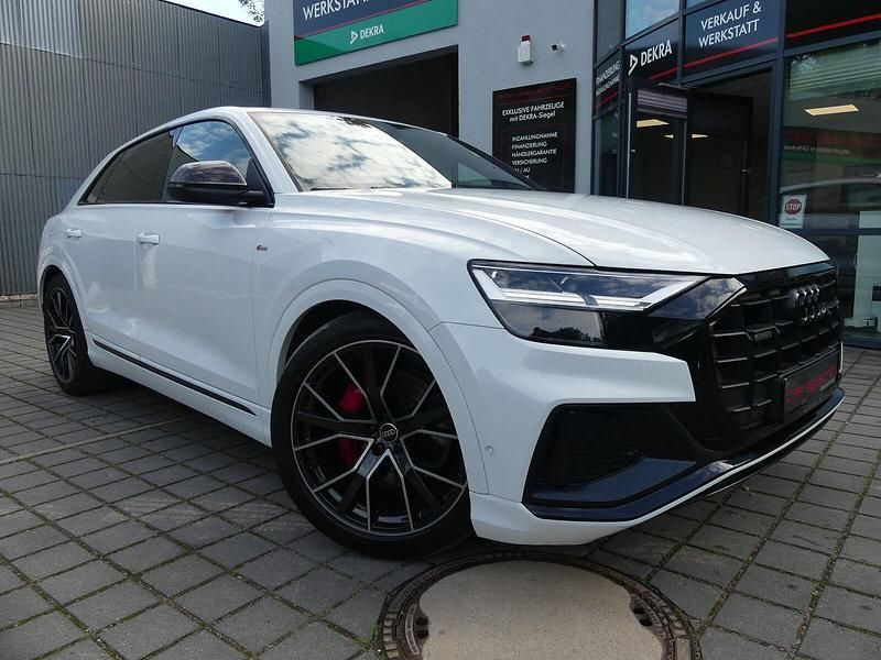 Gletscherweiß metallic (metallic) Gebraucht 2023 Audi Q8 Competition SUV | 68.600 € - Bild 1/4
