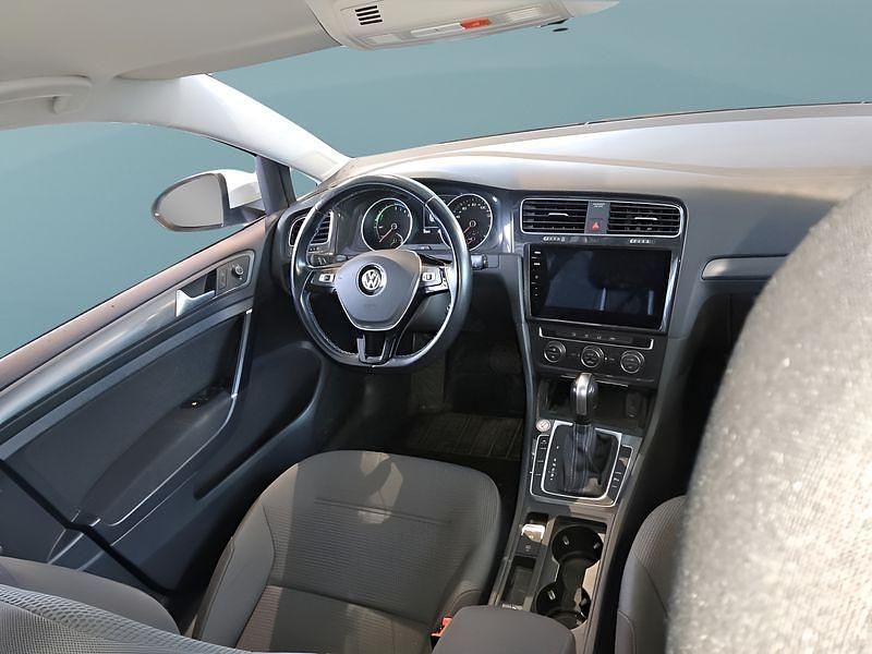Gebraucht VW e-Golf 100 kW (136 PS) 2020 Weiß Kleinwagen