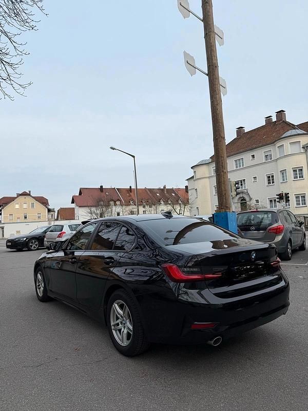 Gebraucht BMW 318 150 PS (110 kW) 2020 Schwarz Limousine