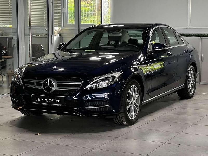 Blau Gebraucht 2014 Mercedes C250 Avantgarde Limousine | 25.250 € - Bild 1/3