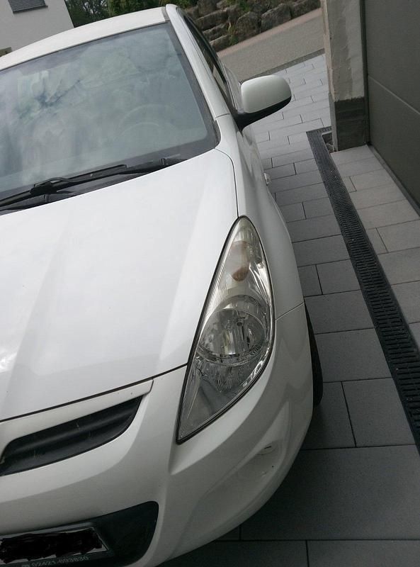 Weiß Gebraucht 2010 Hyundai i20 Edition Kleinwagen | 1.900 € (Superpreis) - Bild 1/4