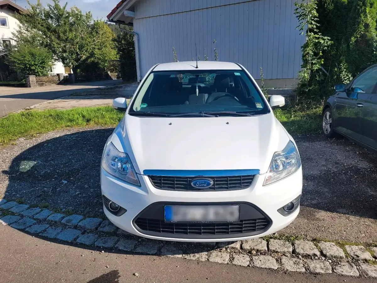 Gebraucht Ford Focus 101 PS (74 kW) 2008 Weiß Kleinwagen