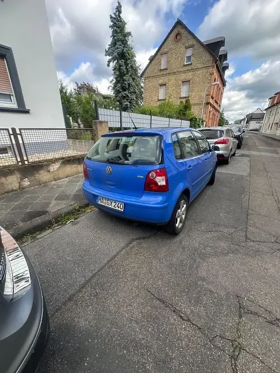 Second-hand VW Polo Comfortline 101 CP (74 kW) 2004 Albastru Hatchback