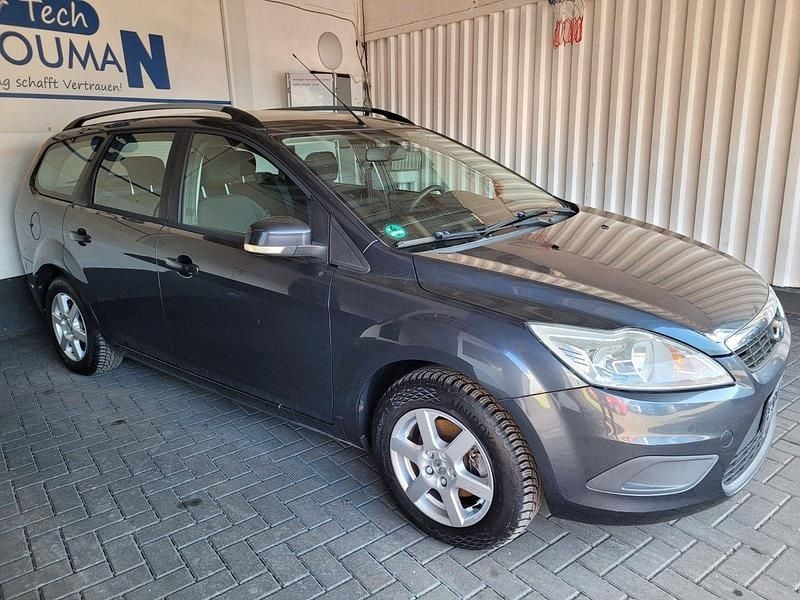 Gebraucht Ford Focus 109 PS (80 kW) 2011 Grau Kombi