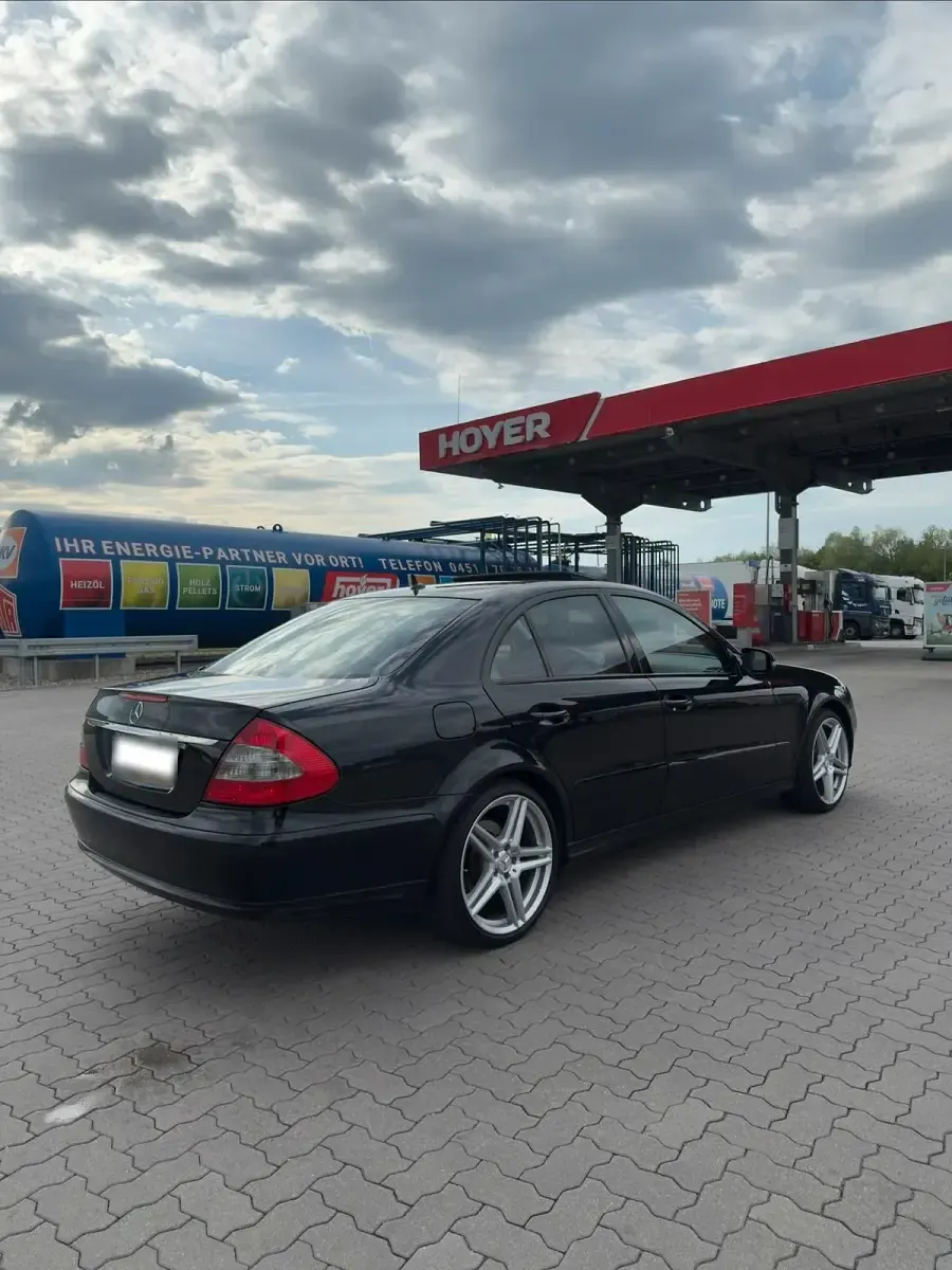 Gebraucht Mercedes E280 190 PS (139 kW) 2006 Schwarz Limousine