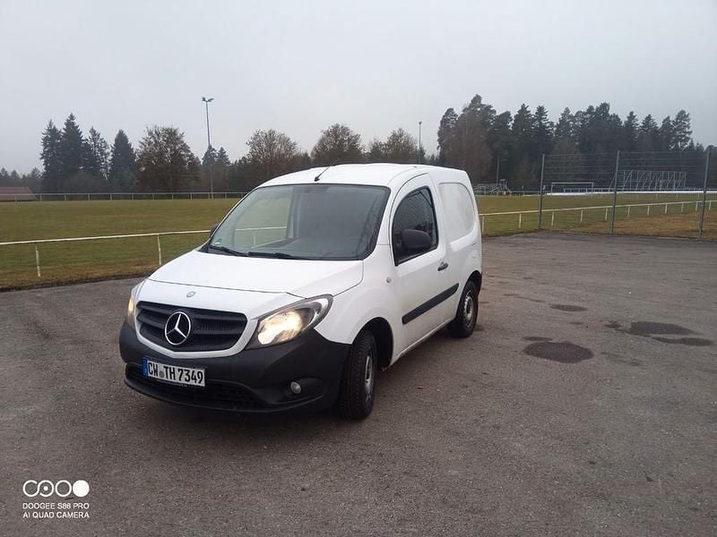 Weiß Gebraucht 2017 Mercedes Citan 108 Van / Kleinbus | 7.990 € (Fairer Preis) - Bild 1/4