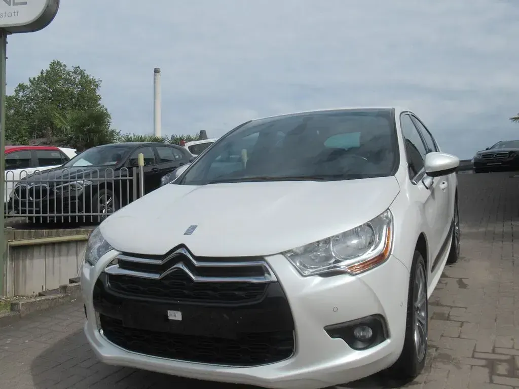 Gebraucht Citroën DS4 So Chic 120 PS (88 kW) 2013 Weiß Kleinwagen