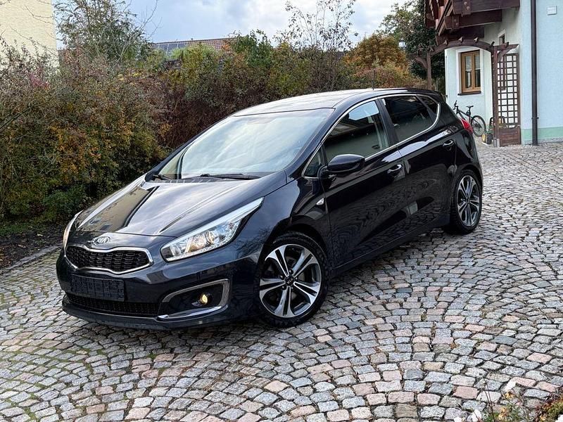 Schwarz Gebraucht 2015 Kia Ceed Limousine | 5.990 € (Fairer Preis) - Bild 1/4