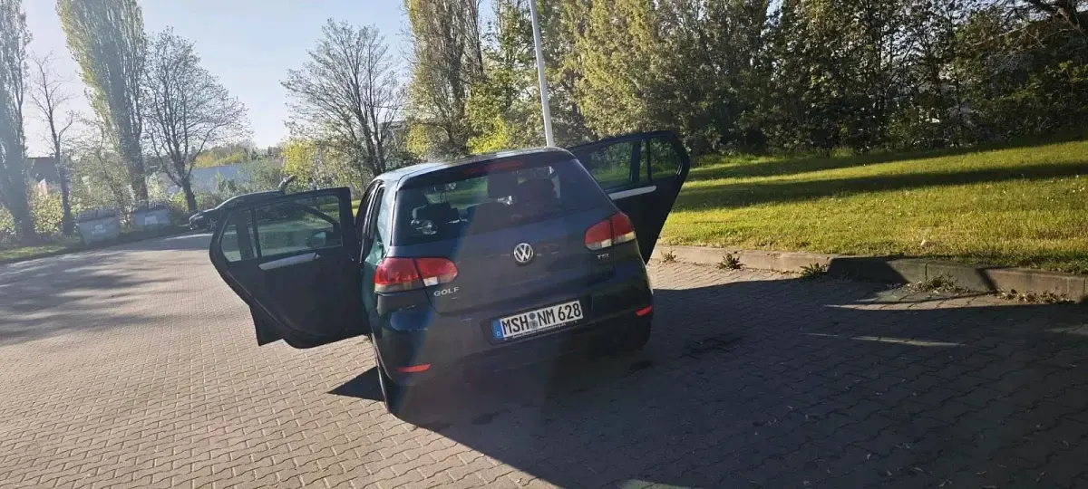 Gebraucht VW Golf VI 105 PS (77 kW) 2011 Blau Kleinwagen