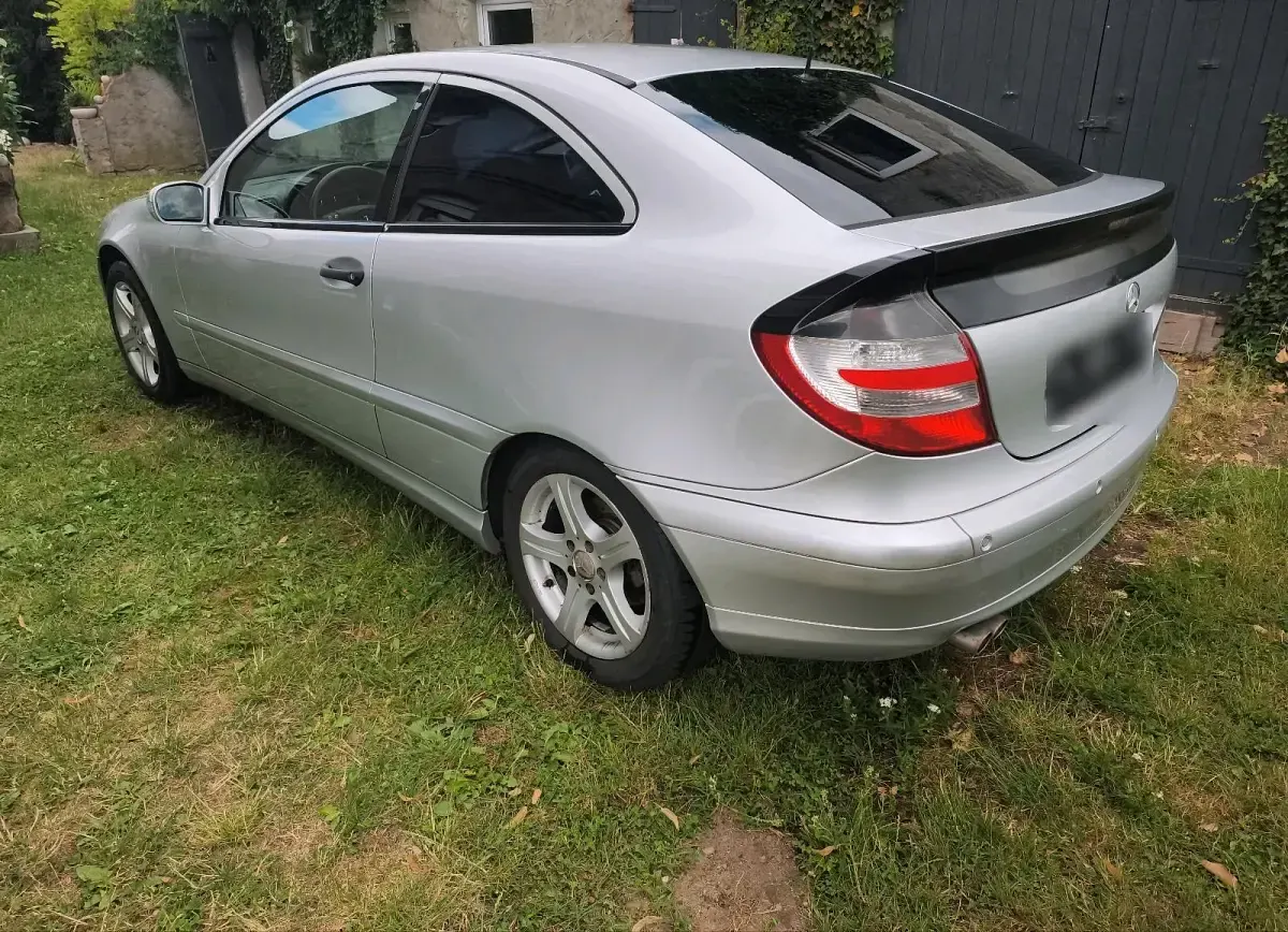 Gebraucht Mercedes C220 150 PS (110 kW) 2005 Silber Coupé